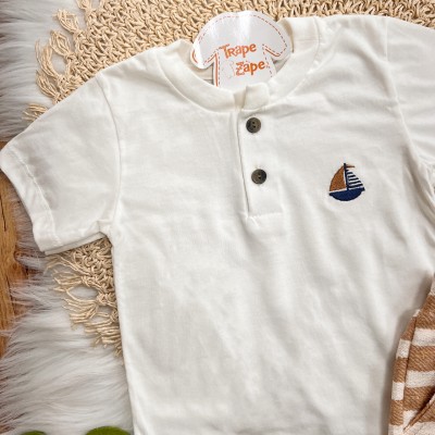 Conj. Camiseta Gola Portuguesa Barquinho e Bermuda Listrada - Off White e Marrom